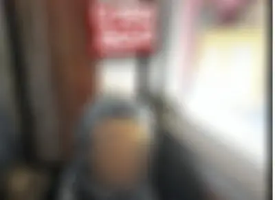 كشف ملابسات صورة متداولة لسيدة تحمل طفلة فاقدة الوعي بالقاهرة