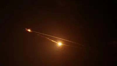 إسرائيل وإيران.. هدوء نسبي بعد تبادل الصواريخ واستهداف المناطق الحيوية