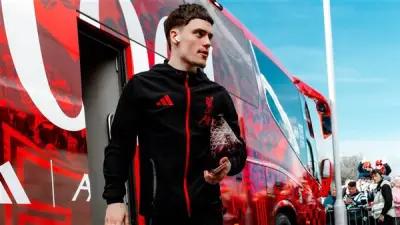 وصول ليفربول وبرايتون لملعب فالمر استعدادًا للمواجهة المرتقبة في الدوري الإنجليزي