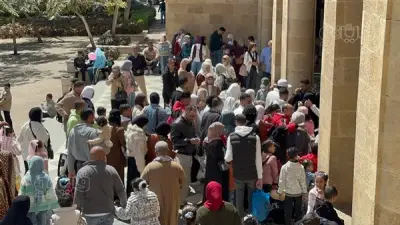 زحام هائل في حديقة الأزهر ووسط القاهرة خلال ثالث أيام عيد الفطر