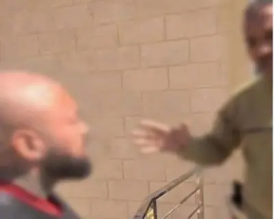 مصدر أمني يكشف تفاصيل فيديو منح سائح مبلغًا ماليًا لإنهاء إجراءات