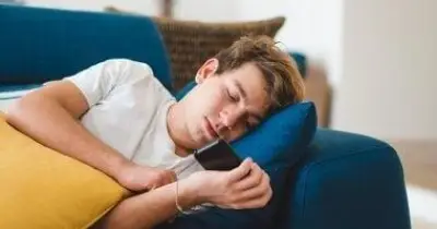 خلال إجازة العيد.. الجلوس في المنزل يهدد صحتك بمخاطر غير متوقعة