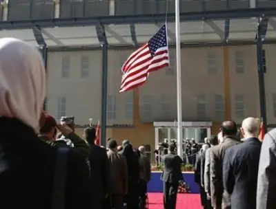 فصائل عراقية تمدد مهلة عدم استهداف السفارة الأمريكية في بغداد