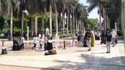 إقبال متوسط وأجواء بهيجة.. المصريون يختتمون احتفالات عيد الفطر في حديقة الأزهر
