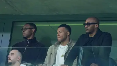 كواليس ليلة مبابي وإستر إكسبوسيتو الغامضة في مدريد: مظلات الخفاء وعشاء الفجر