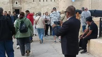 إقبال جماهيري كبير على قلعة قايتباي بالإسكندرية بعد تحسن الأحوال الجوية