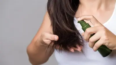 زيت الخروع: كنز طبيعي لحل مشاكل الشعر وتعزيز صحته وجماله