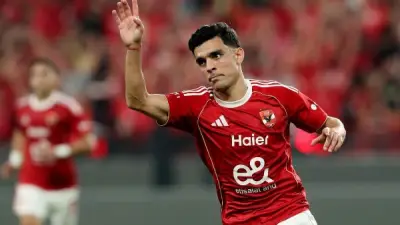 أشرف بن شرقي يعلق بعد حذف اسم الأهلي من إنستجرام في ظل أزمة الفريق