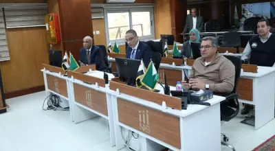 محافظ الجيزة يتفقد حملات رفع الإشغالات ومخالفات البناء من مركز السيطرة