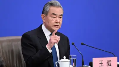 وزير خارجية الصين يدعو لإجراء محادثات سلام بالشرق الأوسط في أسرع وقت