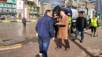 محافظ القليوبية يشرف من غرفة الأزمات على جهود شفط مياه الأمطار لمواجهة الطقس غير المستقر