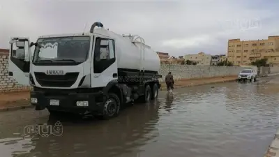 فرق الطوارئ تتحرك في مطروح لمواجهة فيضانات الأمطار وتسهيل حركة المرور