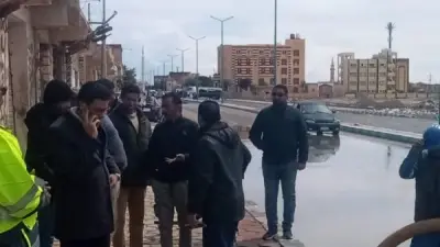 نائب محافظ مطروح يتفقد جهود رفع تجمعات مياه الأمطار من الشوارع الرئيسية