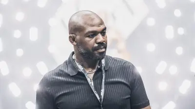 الاتحاد الدولي للملاكمة يضم جون جونز سفيراً عالمياً للملاكمة بدون قفازات