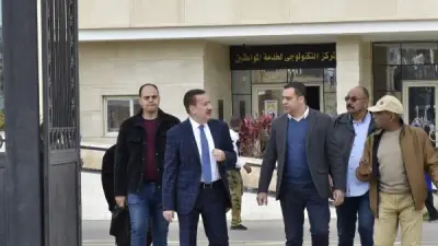 محافظ بورسعيد يوجه بالانتشار السريع لعربات كسح المياه في مناطق تجمع الأمطار