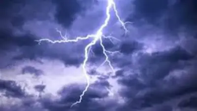 هيئة الأرصاد تحذر من تصوير البرق والرعد بسبب خطر الصعق الكهربائي