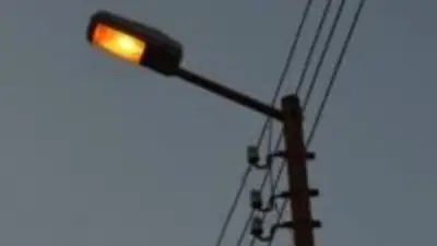 شاب يتعرض لصعق كهربائي من عمود إنارة في الدقهلية بسبب الأمطار الغزيرة