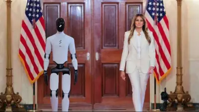 ميلانيا ترامب تكشف عن روبوت معلم في البيت الأبيض: هل يحل الذكاء الاصطناعي محل المعلمين التقليديين؟