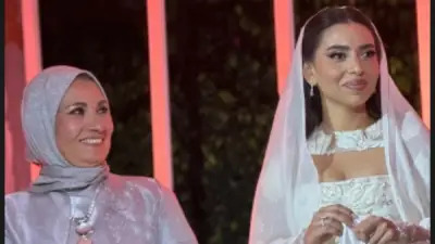 هبة قطب تشارك متابعيها لحظات عقد قران ابنتها رنده بإطلالة أنيقة