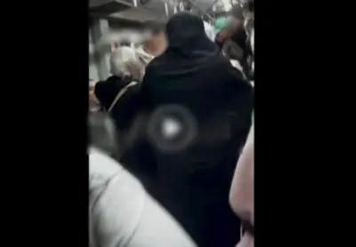 ملابس مشاجرة بين سيدات وشاب داخل إحدى عربات مترو الأنفاق بالقاهرة