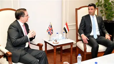 وزير الصناعة يبحث مع سفير بريطانيا تعزيز التعاون الصناعي والاستثمارات