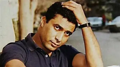 أحمد زكي: رحلة النمر الأسود من الميلودراما العائلية إلى أسطورة الفن المصري