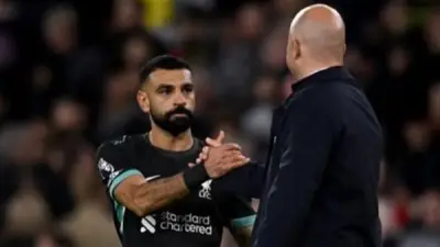 جاري نيفل ينفي إجبار إدارة ليفربول لسلوت على مشاركة محمد صلاح