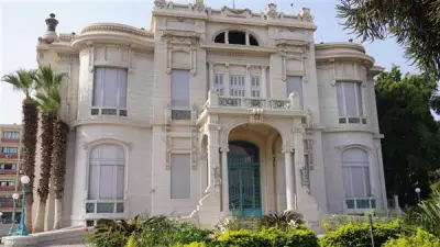 جامعة عين شمس تفتتح معرض «كان يا مكان» للفن التشكيلي وتواجه التقلبات الجوية