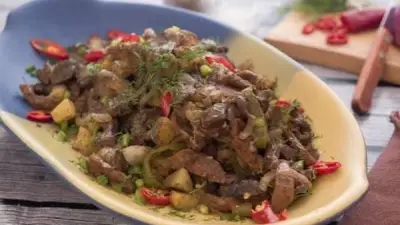 دار الإفتاء توضح: صلاة الرجل مع زوجته في المنزل تُحسب جماعة وتنال أجرها