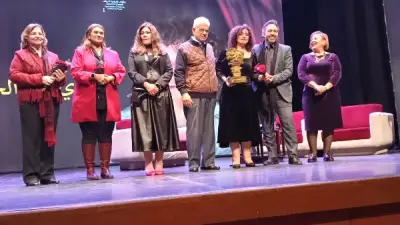 تكريم نجوم المسرح في احتفالية اليوم العالمي للمسرح بالقاهرة