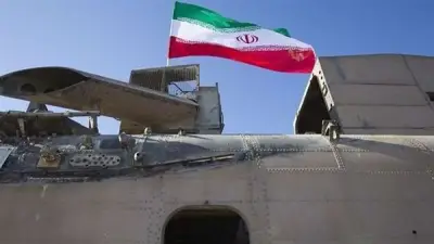 إيران تعلن استهداف سفينة دعم أمريكية قرب عُمان وتصعيد عسكري إقليمي واسع