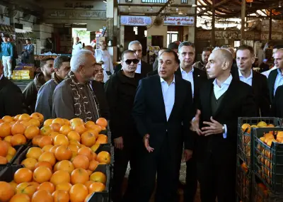 رئيس الوزراء يوجه تجار سوق العبور بالتحكم في العرض والطلب لضمان استقرار الأسعار