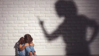 أخطاء تربوية شائعة يقع فيها الآباء دون وعي وتؤثر على نفسية الأطفال