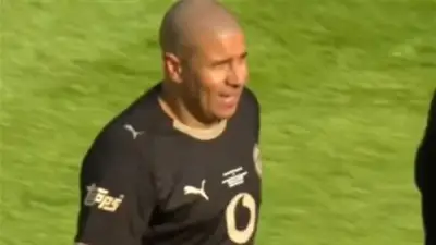 محمد زيدان يخطف الأضواء بهدف مميز في مباراة أساطير دورتموند وليفربول