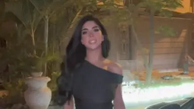 كارولين عزمي تخطف الأنظار بإطلالة سوداء أنيقة عبر إنستجرام