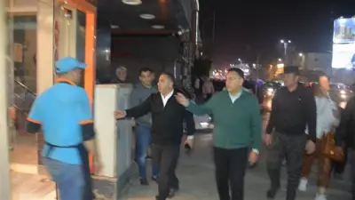 محافظ القليوبية يقود جولة مسائية في بنها وشبرا الخيمة لمراقبة تطبيق مواعيد الغلق الجديدة