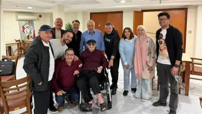 وفد نقابة المهن التمثيلية يزور الفنان محيي إسماعيل في دار إقامة كبار الفنانين