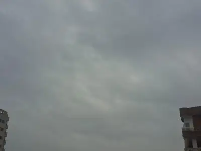 أمطار غزيرة ورياح شديدة تضرب القاهرة والجيزة: تحذيرات من تداعيات الطقس السيئ