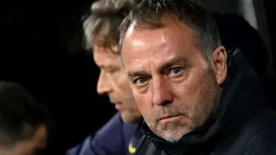 برشلونة يرفض عودة تشافي سيمونز رسمياً.. فليك يقرر عدم الجدوى