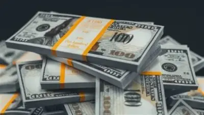 الدولار يقتحم مستويات تاريخية ويشعل الأسواق.. الذهب يرتفع والبورصة تحت الضغط