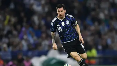 معالج برشلونة السابق يكشف: 'كنت ظل ميسي'.. تفاصيل مثيرة عن رعاية الأسطورة