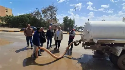 الجيزة تتصدى للأمطار بخطة طوارئ شاملة وتكثيف المعدات في الشوارع
