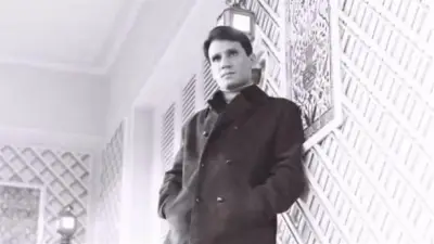 أسرة عبد الحليم حافظ تُحيي ذكراه غدًا في المقابر وتعتذر عن استقبال الزوار بمنزله