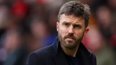 معضلة العقود الخمسة: مانشستر يونايتد على صفيح ساخن في سوق الانتقالات الصيفية