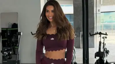 مي سليم تخطف الأنظار بإطلالة رياضية مثالية في الجيم