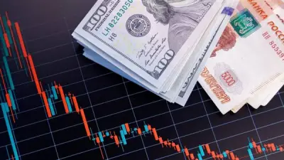 مؤشر الدولار يرتفع وسط تقلبات الأسواق وترقب قرارات الفائدة الأمريكية