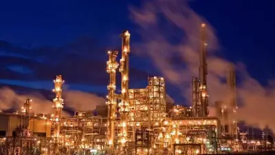 هجوم أمريكي إسرائيلي يستهدف منشأة بتروكيماوية في تبريز الإيرانية