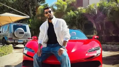 محمد سامي يحتفل بسيارته الفارهة ويجدد الجدل حول نسب مشاهدة مسلسلات رمضان