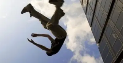 مصرع يمني الجنسية بعد سقوطه من الطابق الثامن في عقار بالدقي بالجيزة