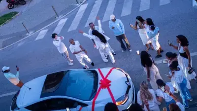 شيكو بانزا يهدي زوجته سيارة جديدة احتفالًا بحملها.. والزمالك يمنح لاعبيه راحة